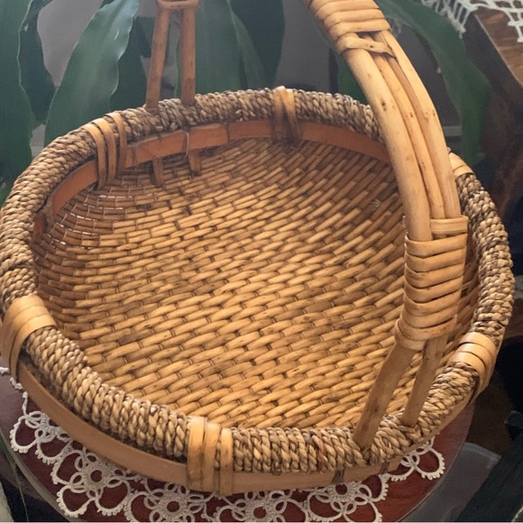 “Baskets Etc.” Original Basket With Handle    NWOT - Picture 2 of 6